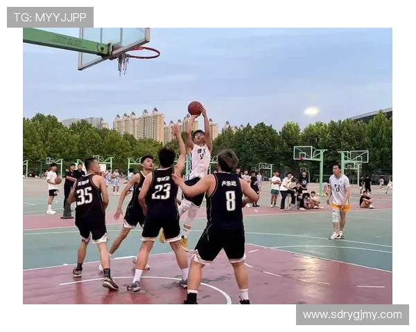 篮球燃动青春逐梦赛场激情挥洒团队凝聚展现无限可能